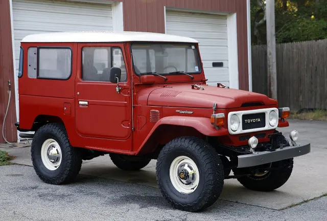 لاندكروزر FJ40 موديل 1982 – مجددة بالكامل